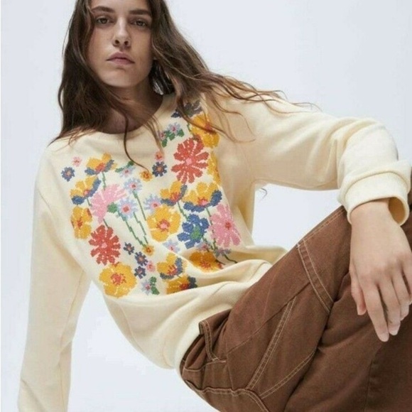 Zara Sweaters - ZARA FLORAL EMBROIDERED Floral SWEATSHIRT Sz S Bloggers Favorite Winter Feminine